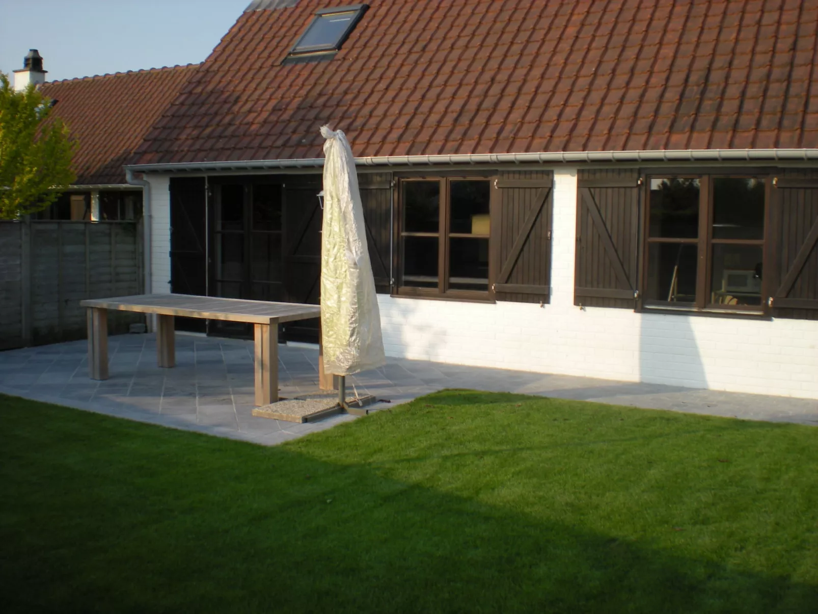 Polderhuis 78 parking and shared pool-Outside
