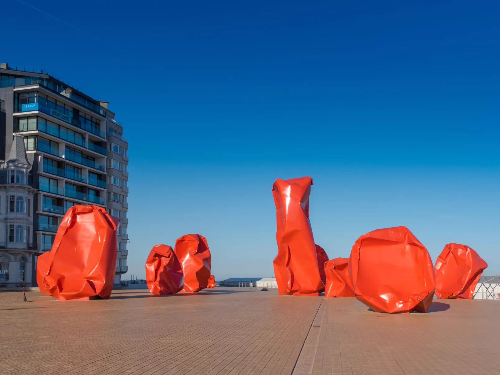 Spirou met parking-Outside