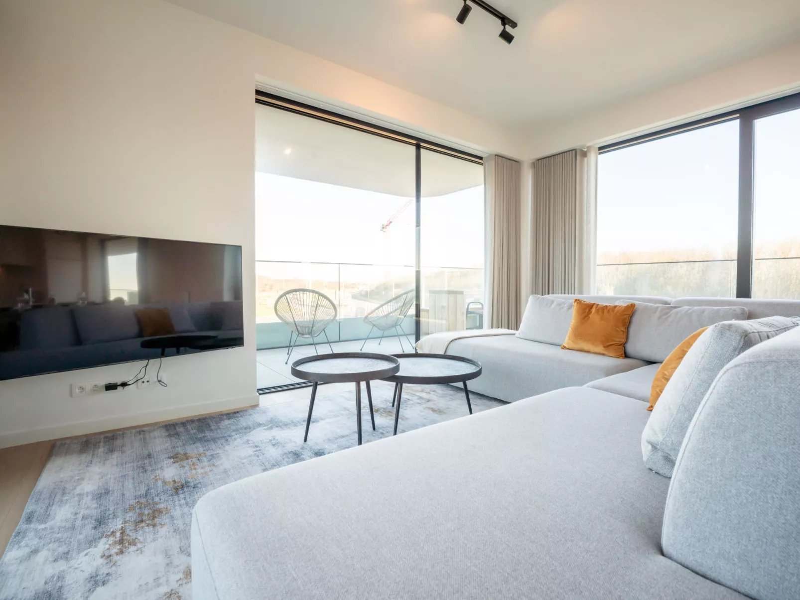 One with terrace and dune view-Inside