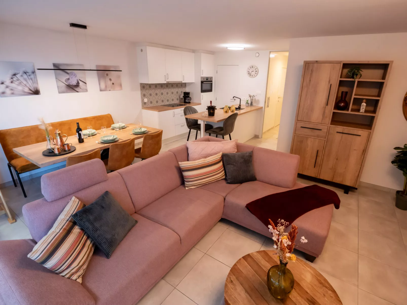 Lovely La Marée with lateral sea view-Inside