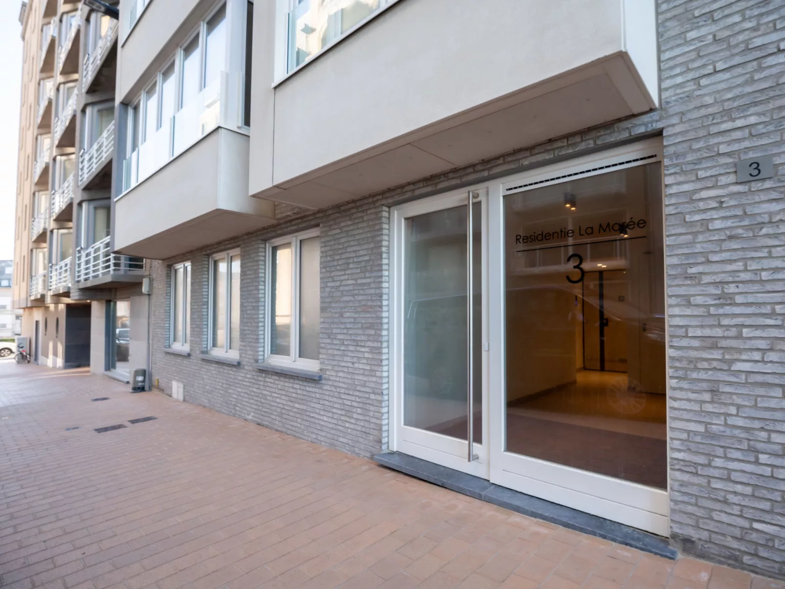 Lovely La Marée with lateral sea view-Outside
