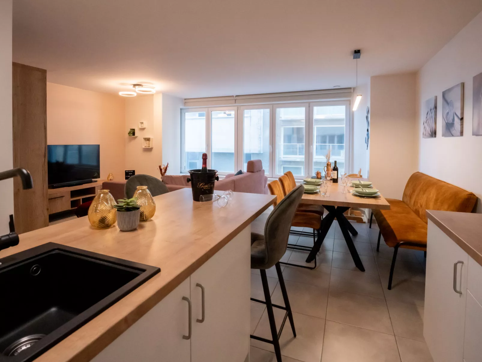 Lovely La Marée with lateral sea view-Inside