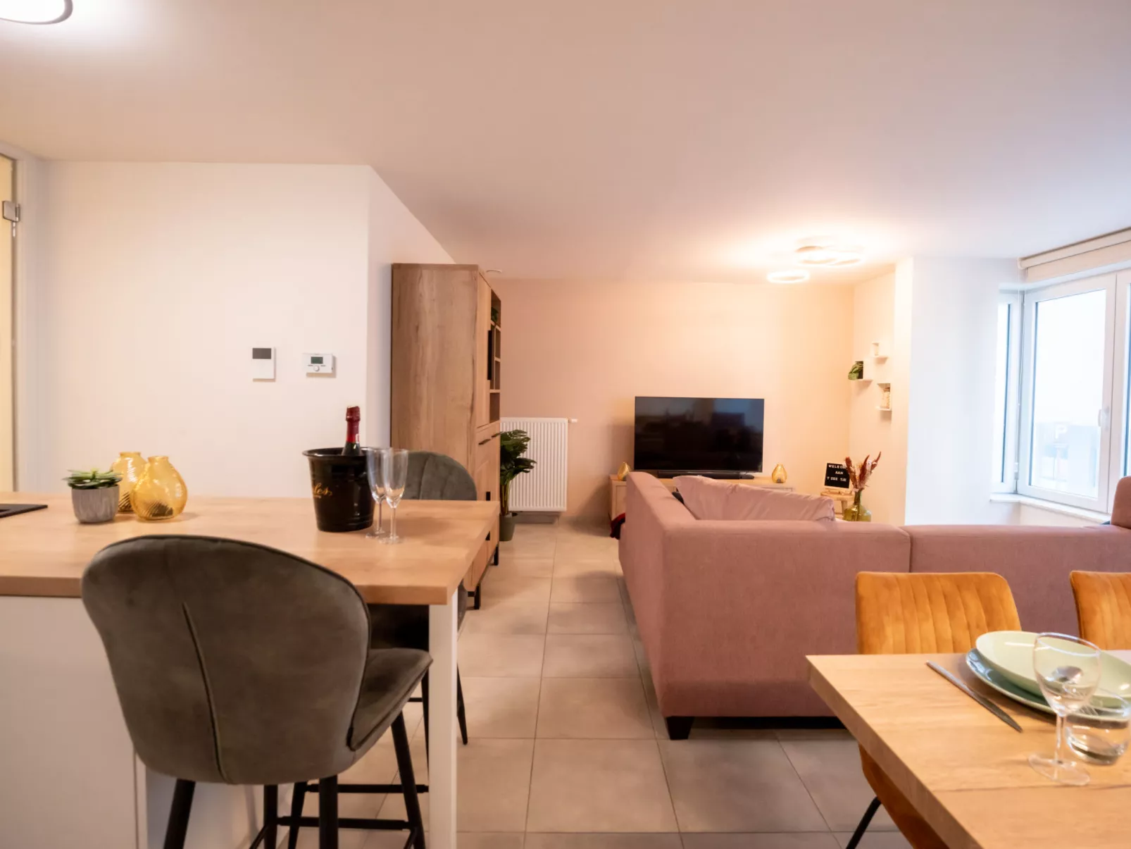 Lovely La Marée with lateral sea view-Inside