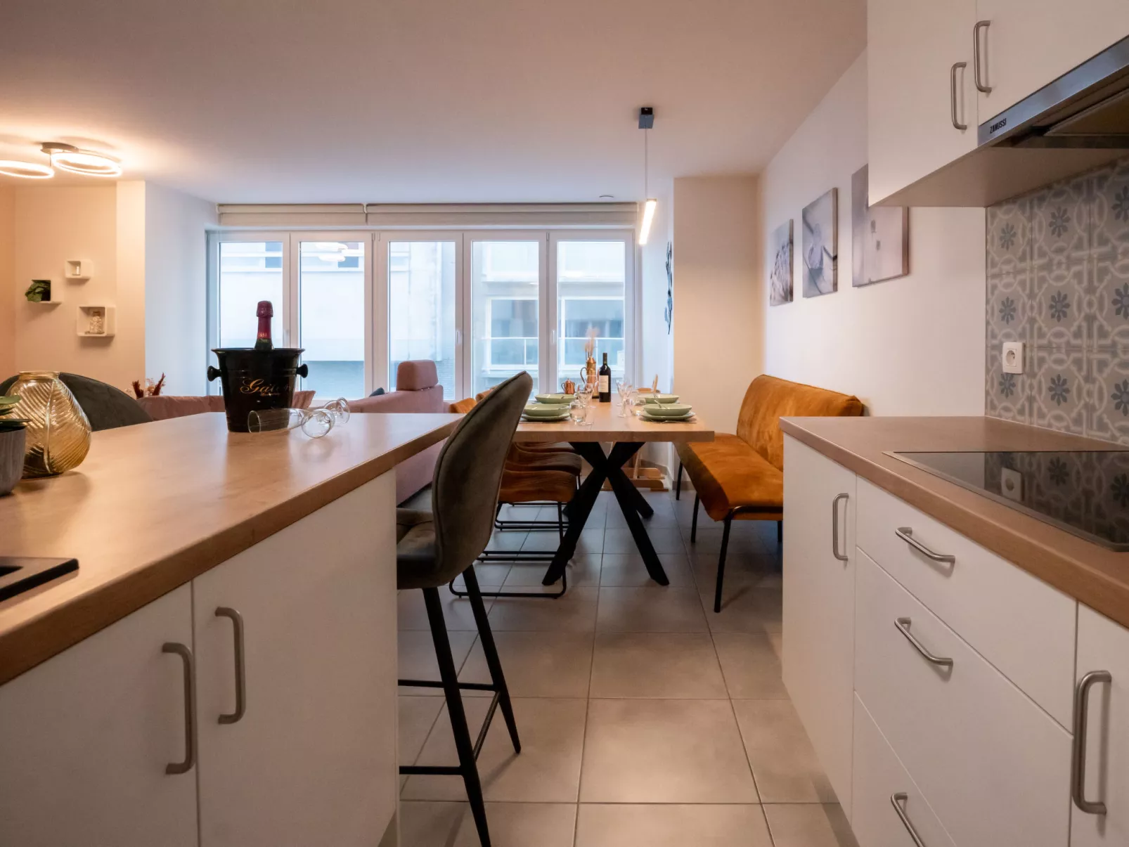 Lovely La Marée with lateral sea view-Inside