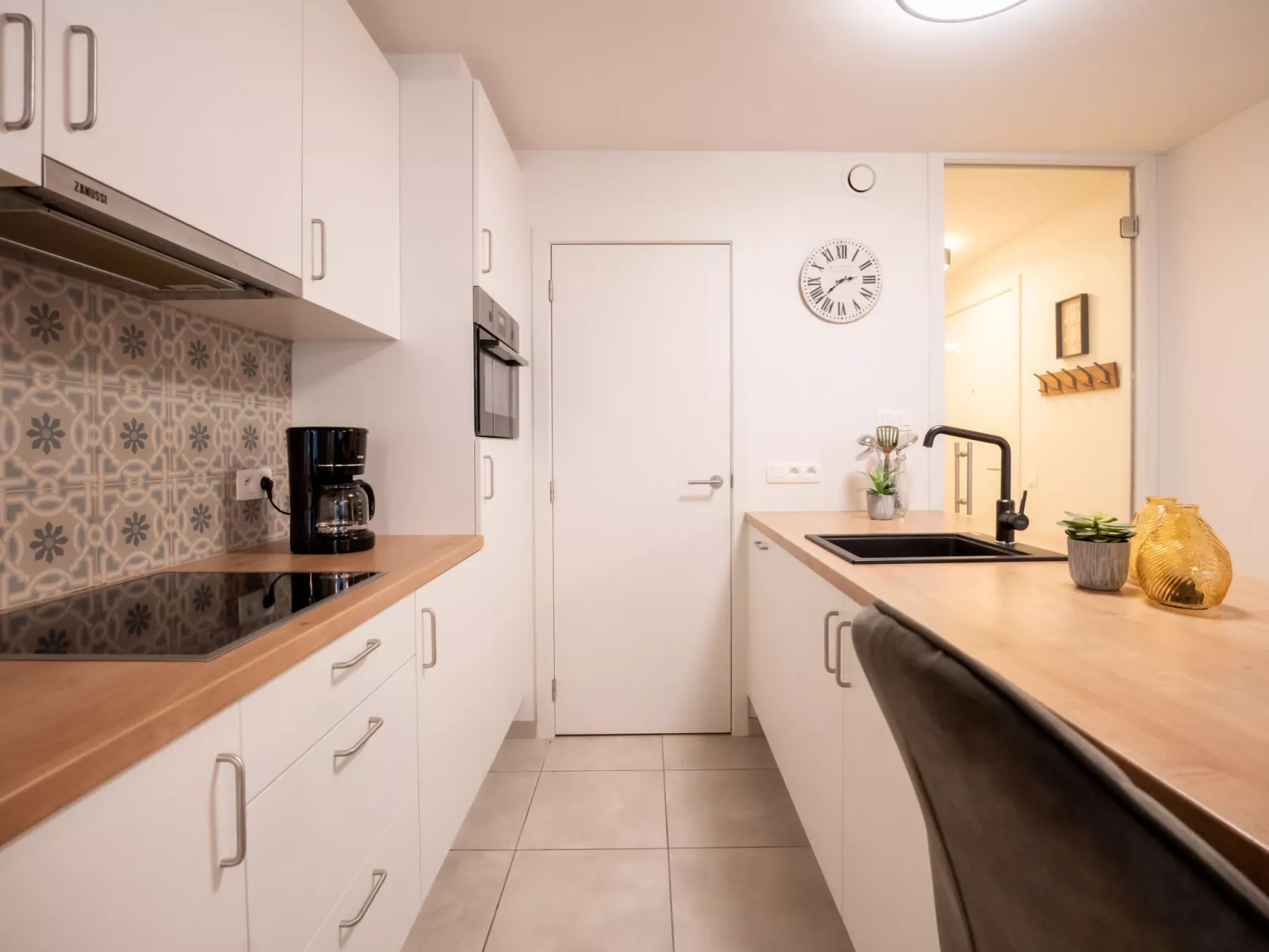 Lovely La Marée with lateral sea view-Inside