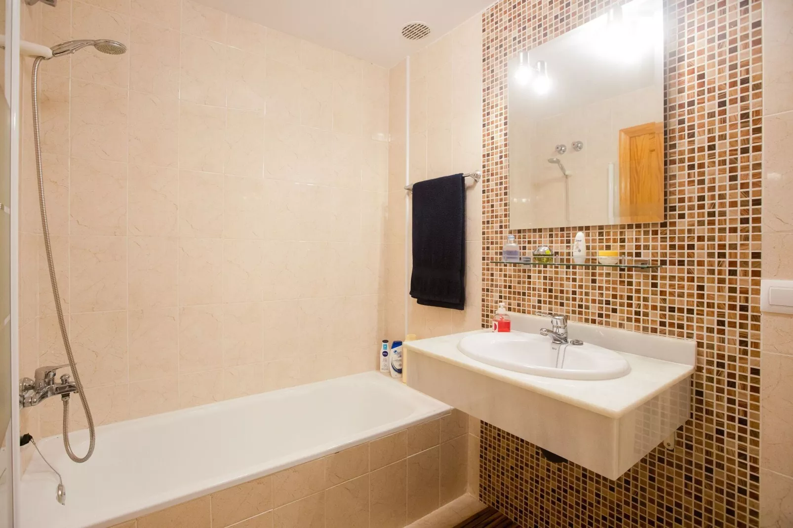 Casa Los Gallardos-Bathroom