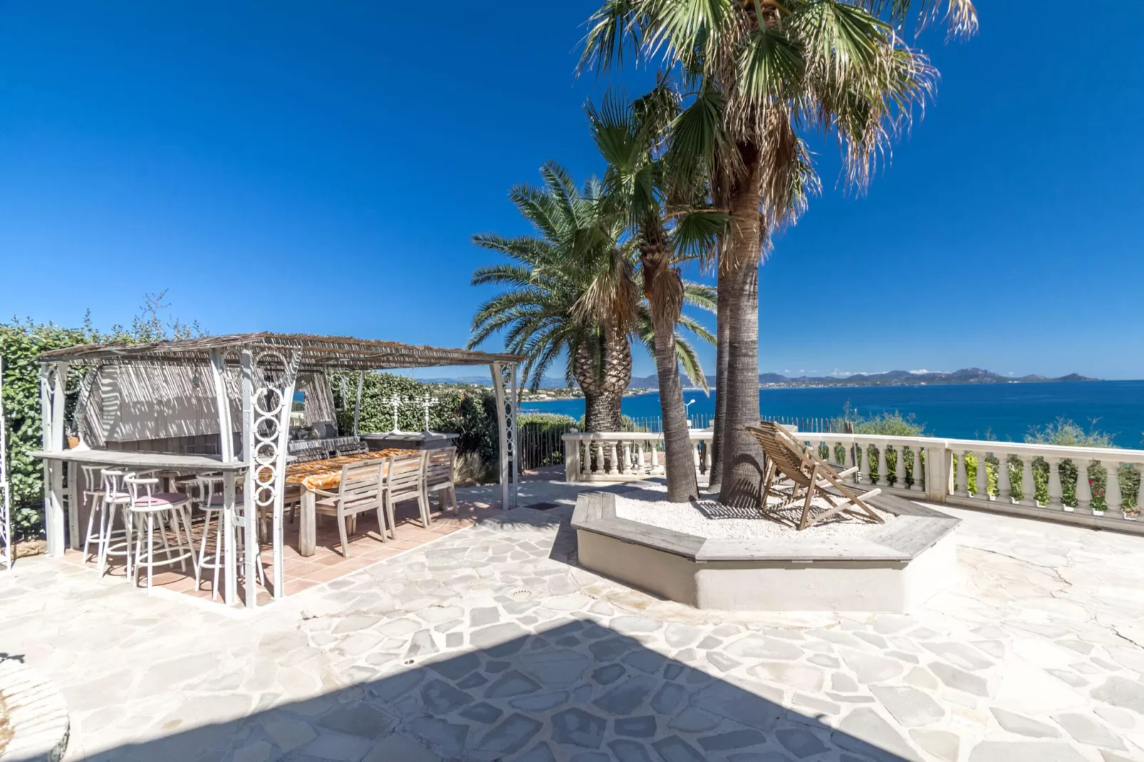 Villa Gaillarde 12 Pers-Gardens summer