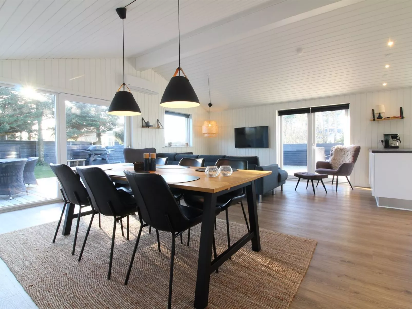 "Kamp" - 700m from the sea-Drinnen