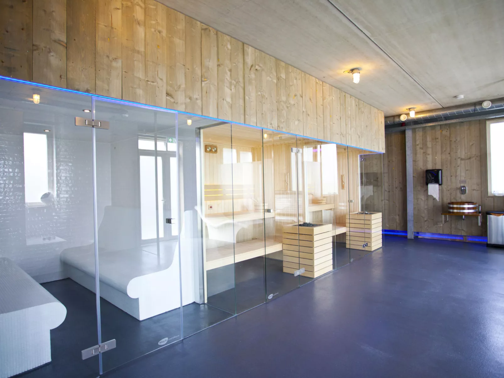 Cube Exclusif 4-Inside