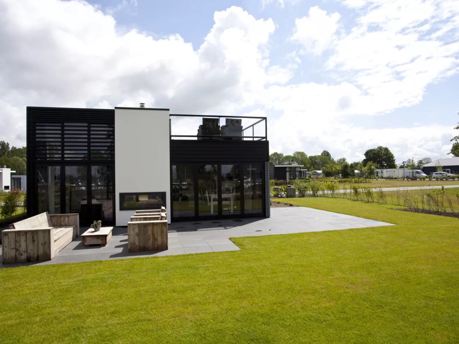 Cube Elite 6-Outside