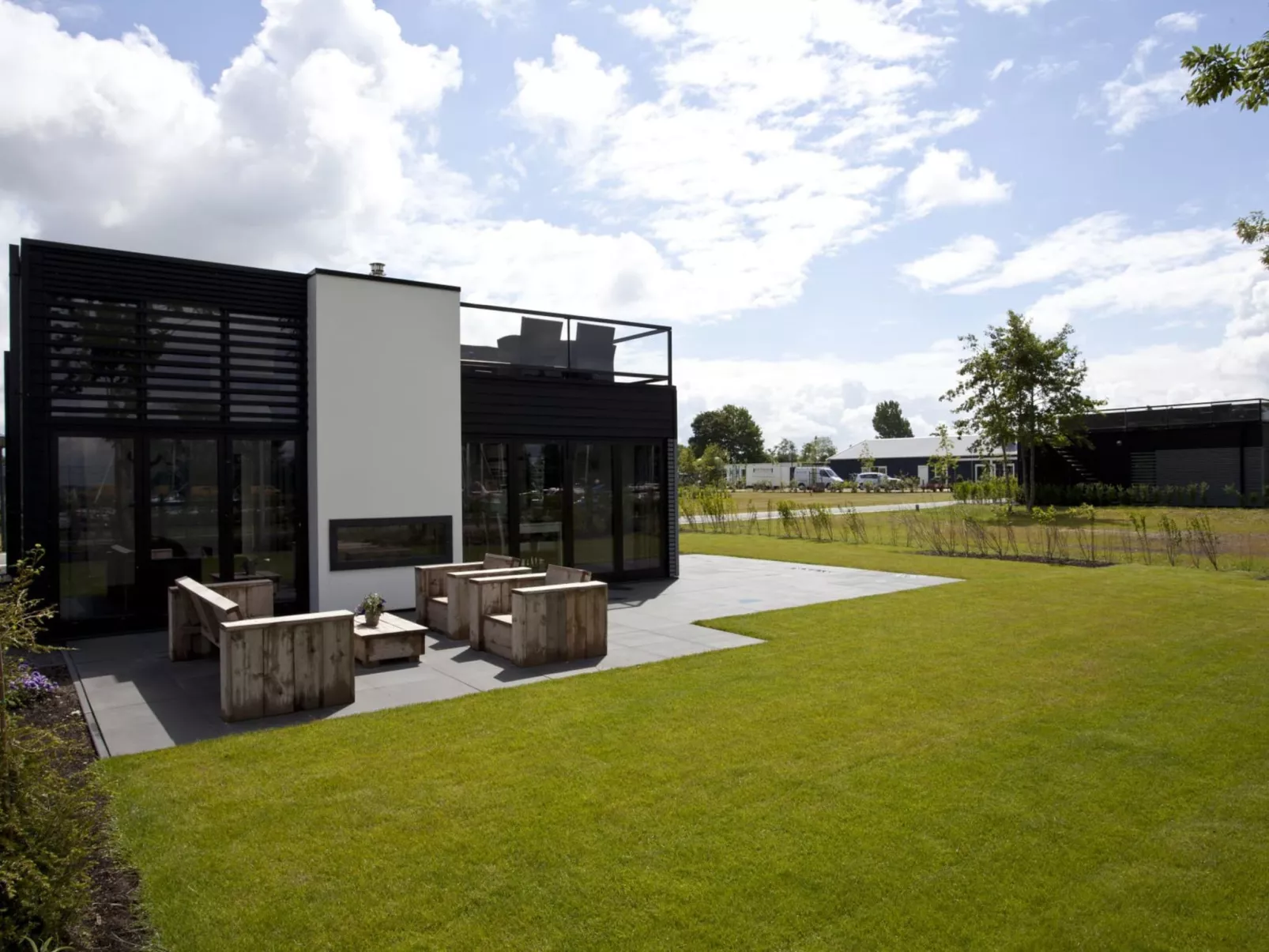 Cube Elite 6-Outside