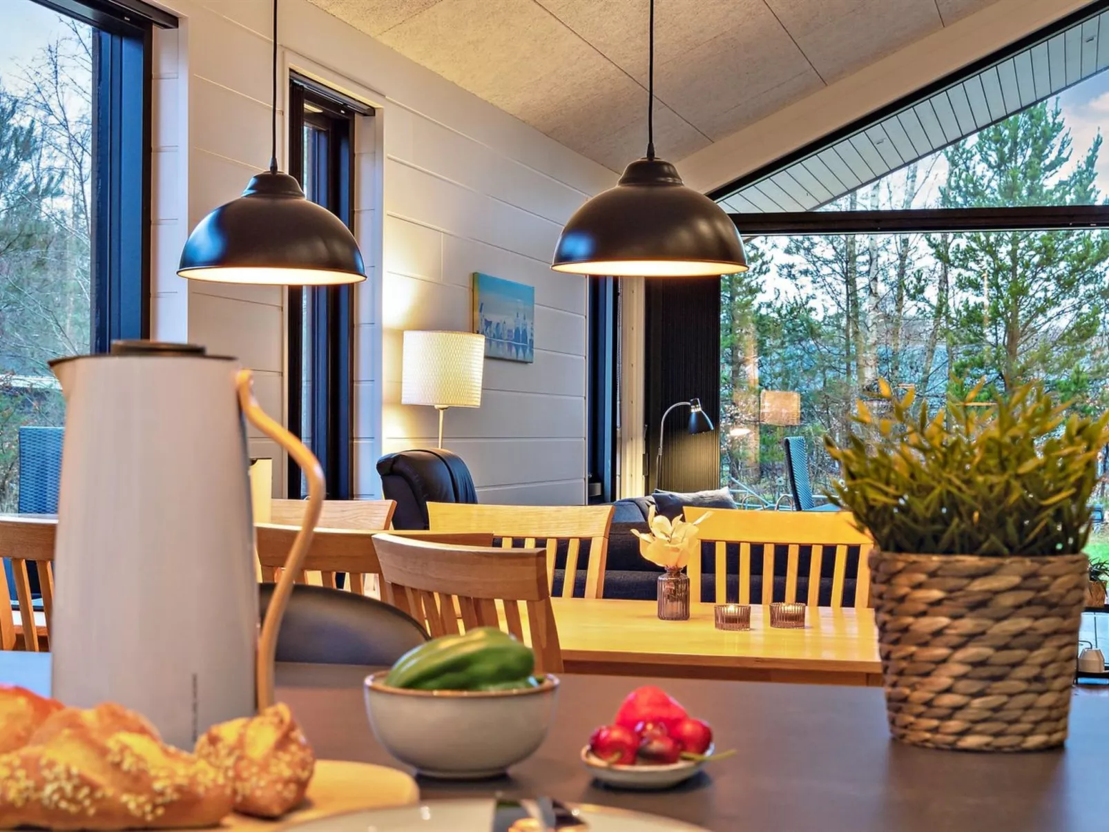 "Skakke" - 900m from the sea-Drinnen