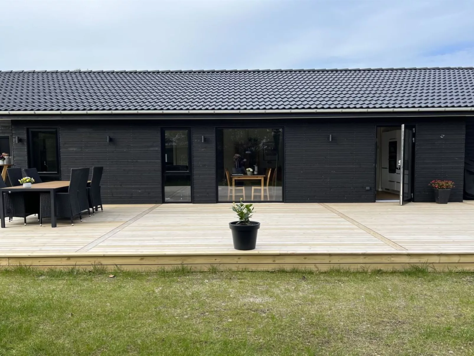"Skakke" - 900m from the sea-Drinnen
