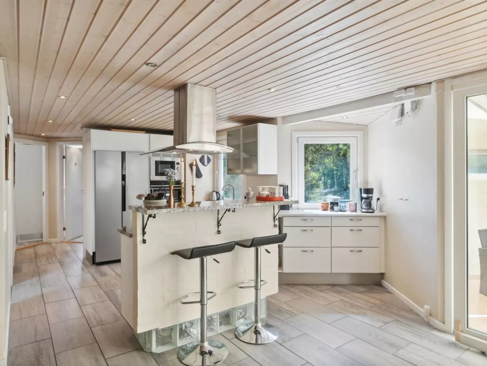 "Aud" - 300m from the sea-Inside
