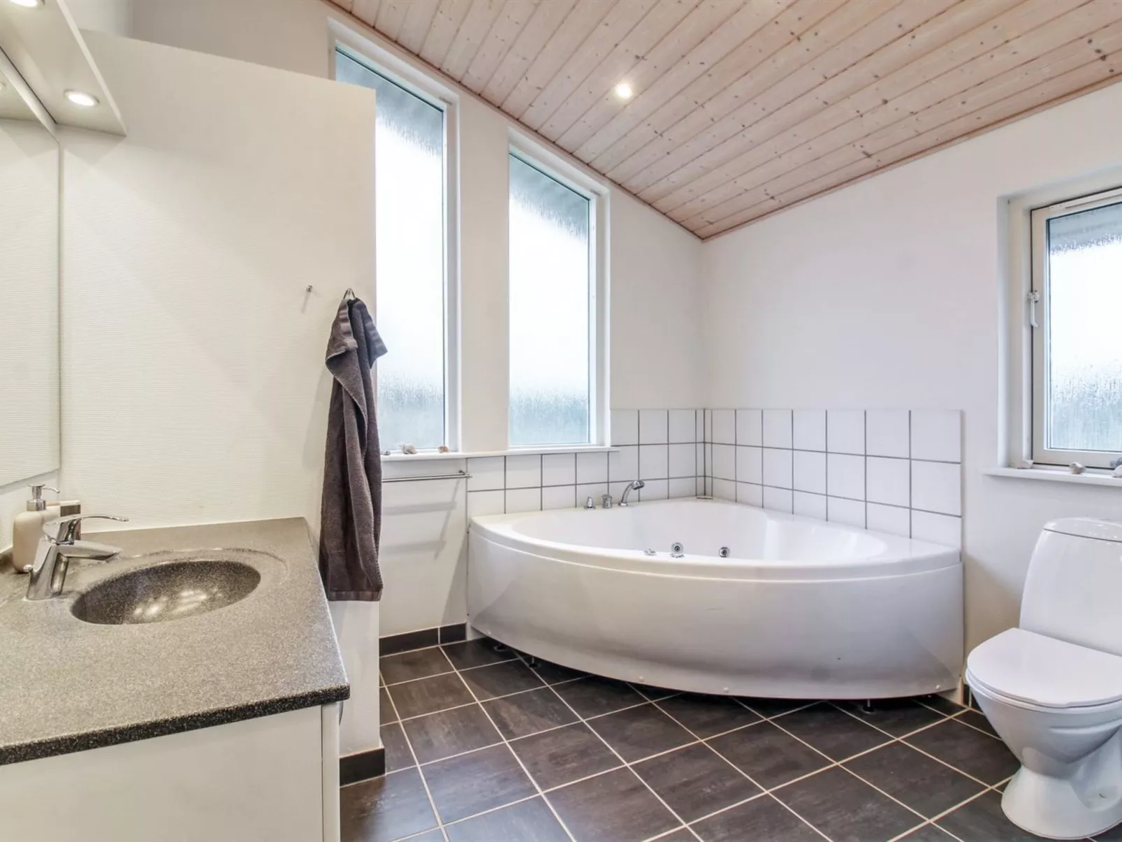 "Joris" - 1.5km from the sea-Inside