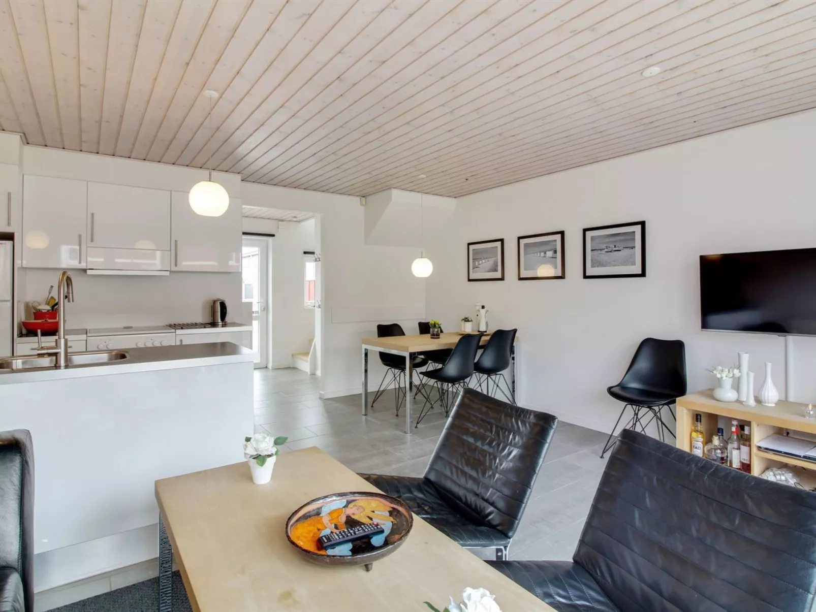 "Rikhard" - 800m from the sea-Inside