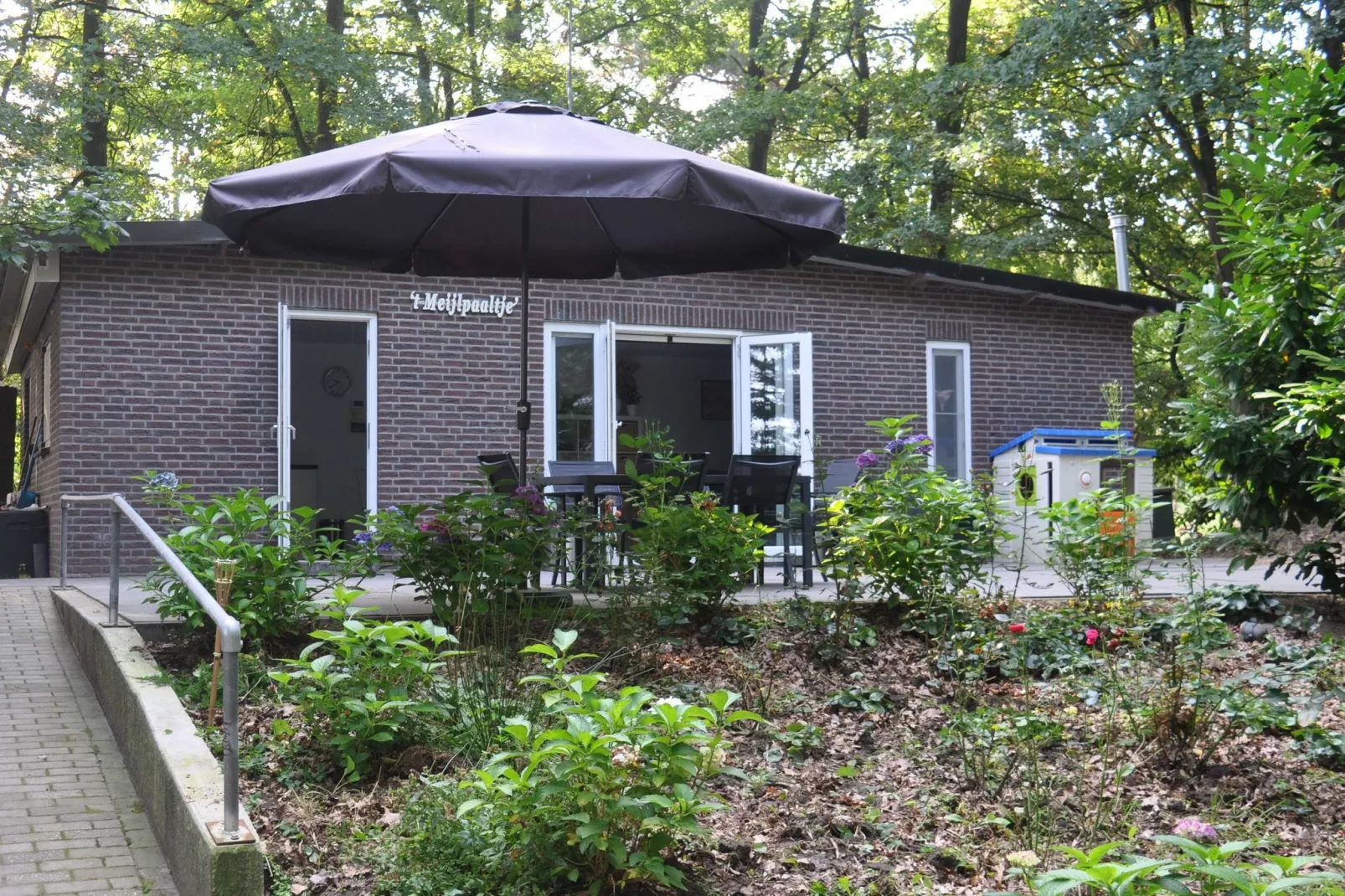 Dorpswoning In het Bos-Exterior summer