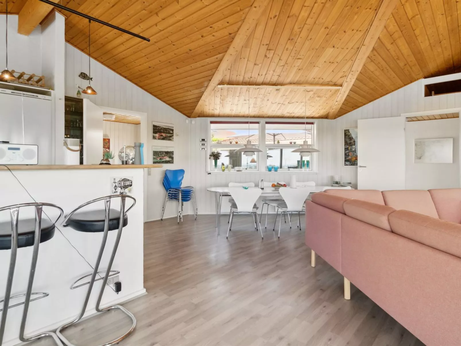 "Garbine" - 400m from the sea-Inside