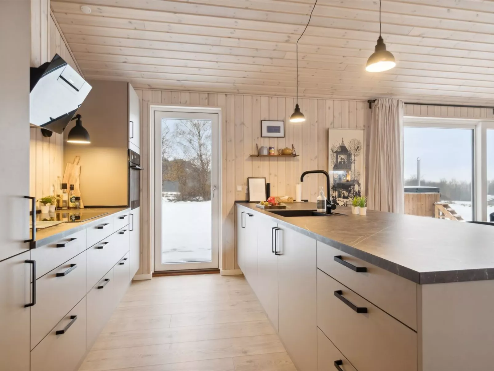 "Ferdine" - 1.5km from the sea-Inside