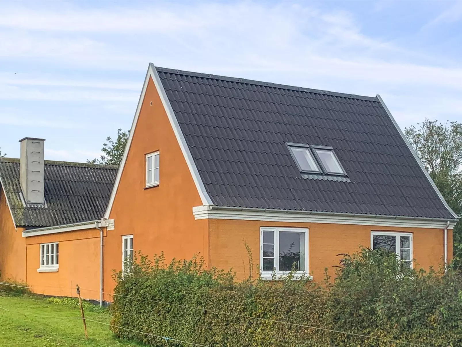 "Adrienne" - 6.4km from the sea-Outside