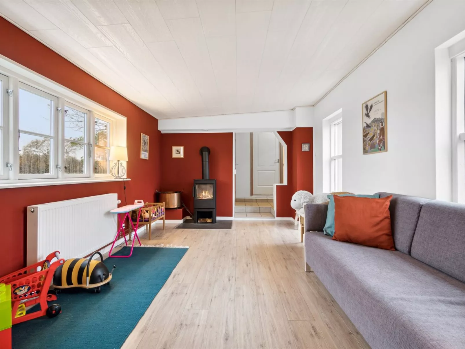 "Adrienne" - 6.4km from the sea-Inside