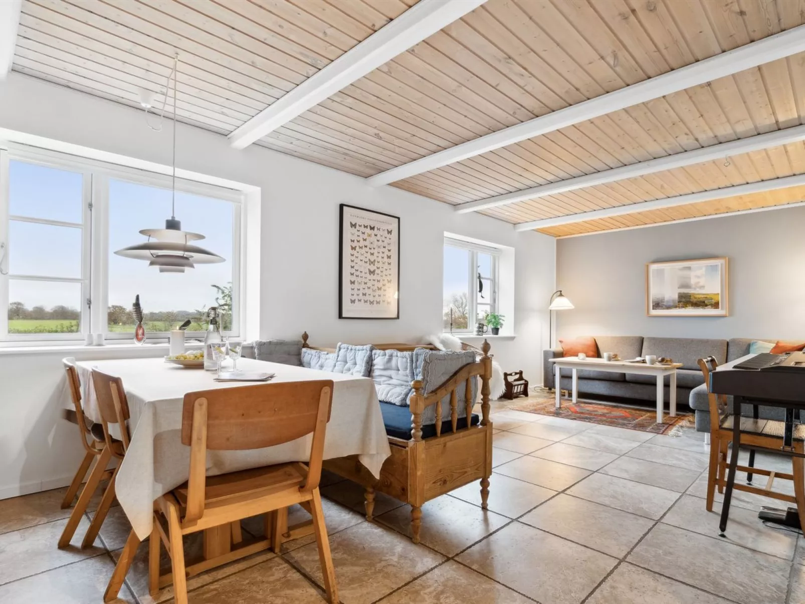 "Adrienne" - 6.4km from the sea-Inside