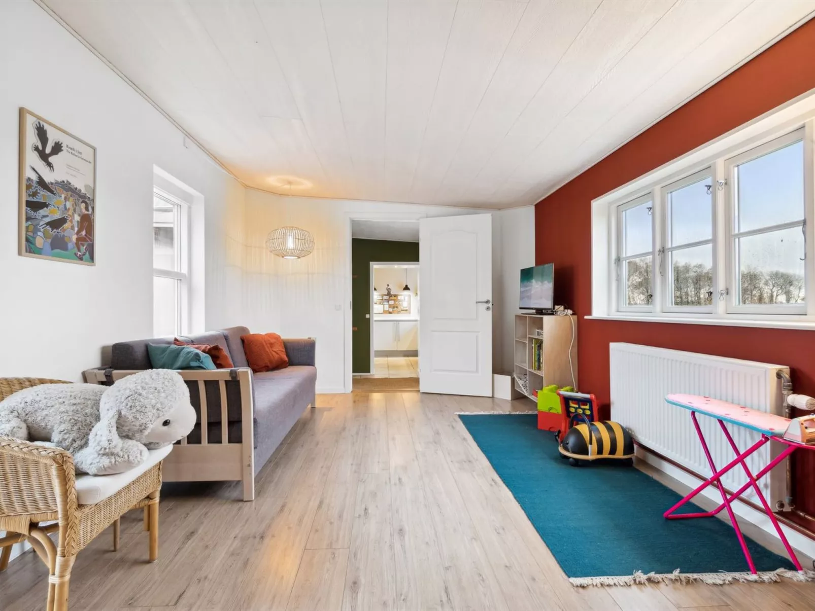 "Adrienne" - 6.4km from the sea-Inside