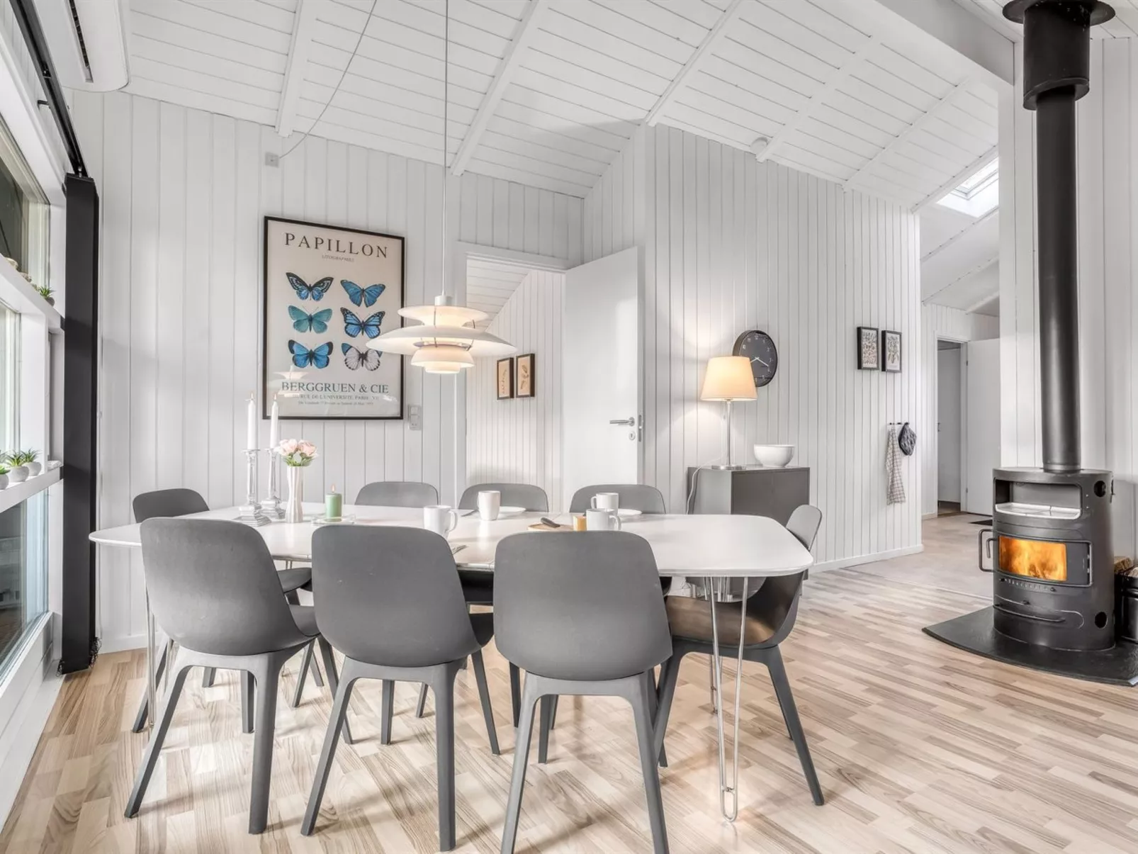 "Bjart" - 1.5km from the sea-Inside
