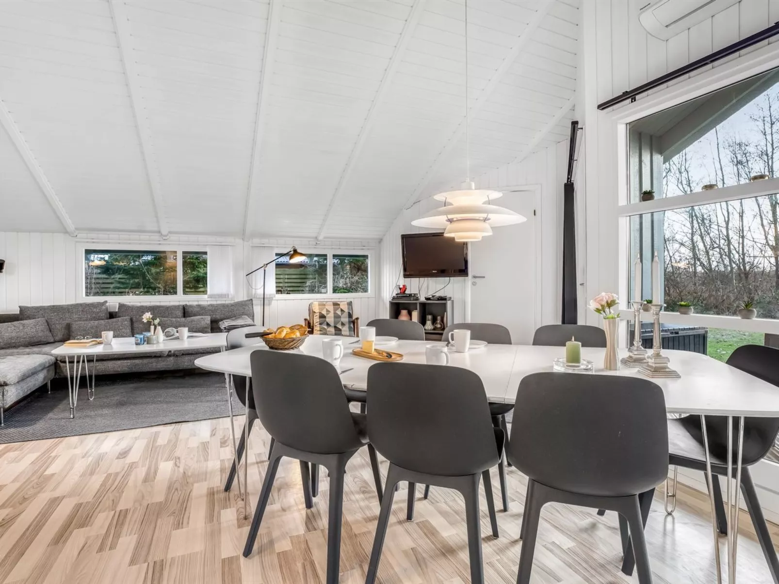 "Bjart" - 1.5km from the sea-Inside