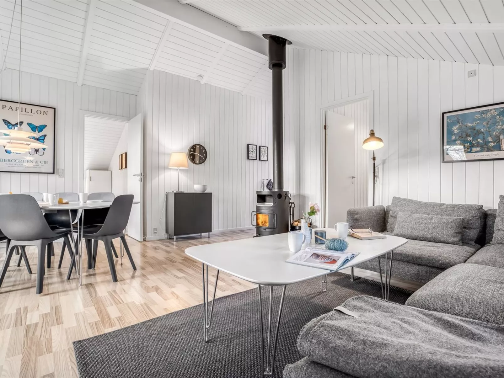 "Bjart" - 1.5km from the sea-Inside