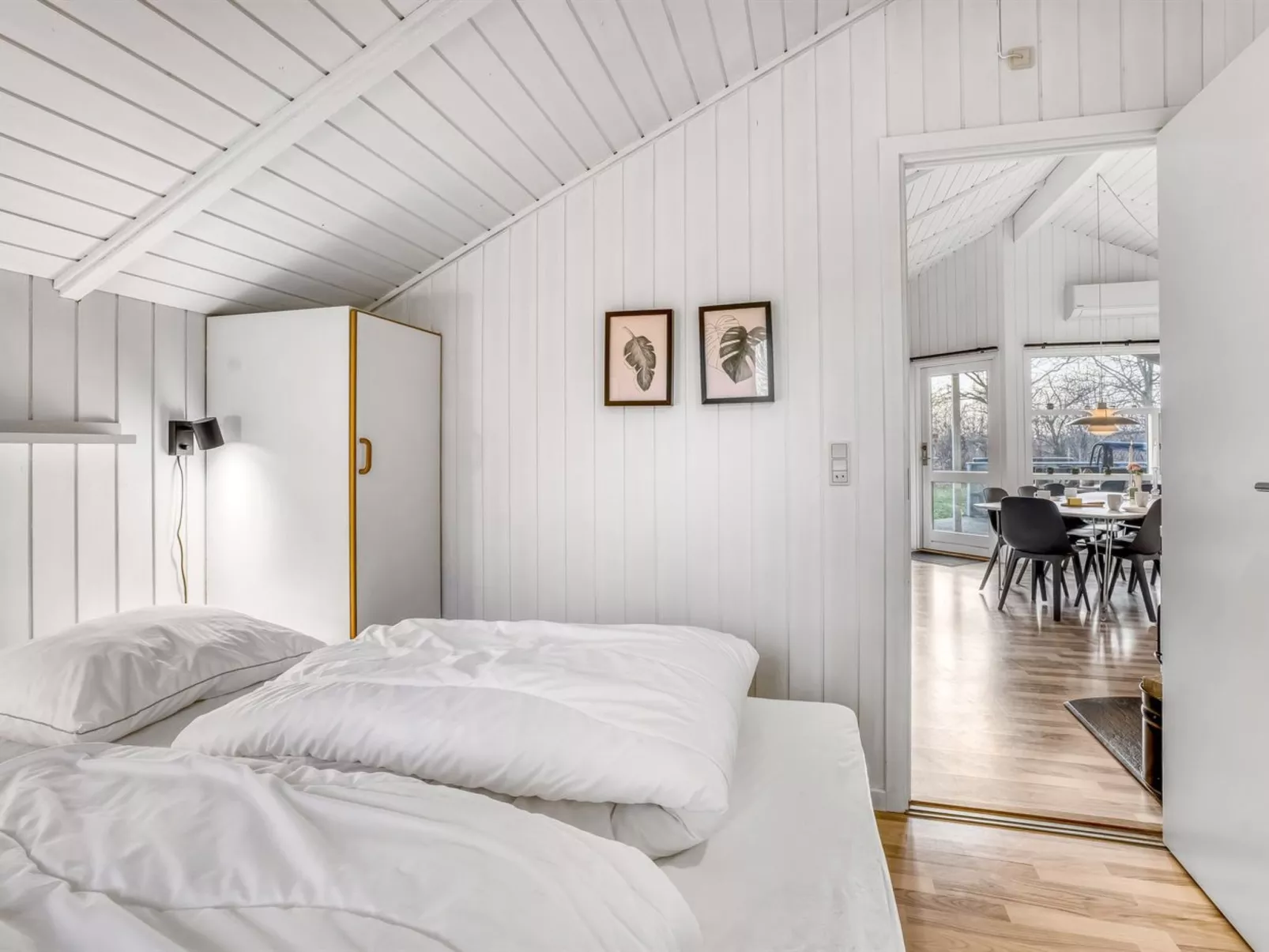 "Bjart" - 1.5km from the sea-Inside