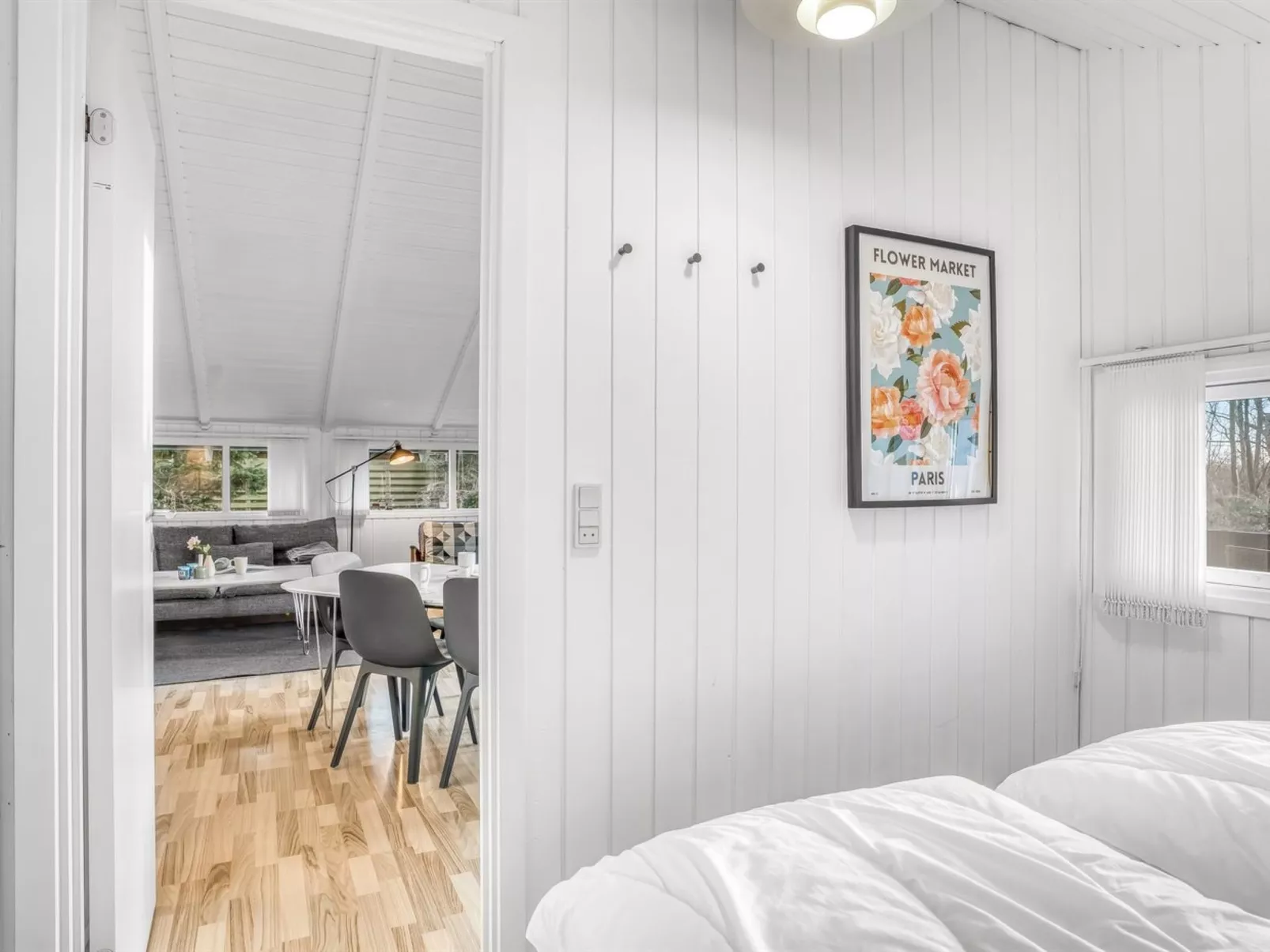 "Bjart" - 1.5km from the sea-Inside