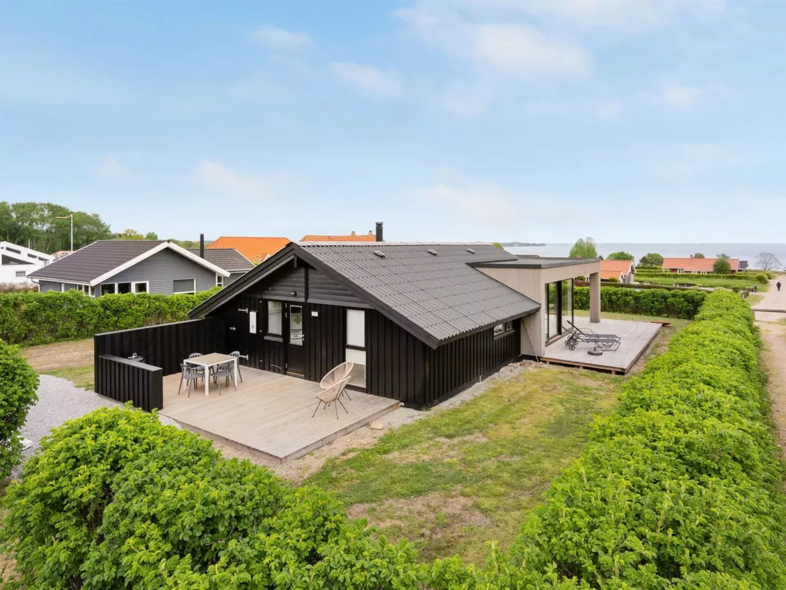 "Ely" - 300m from the sea-Outside