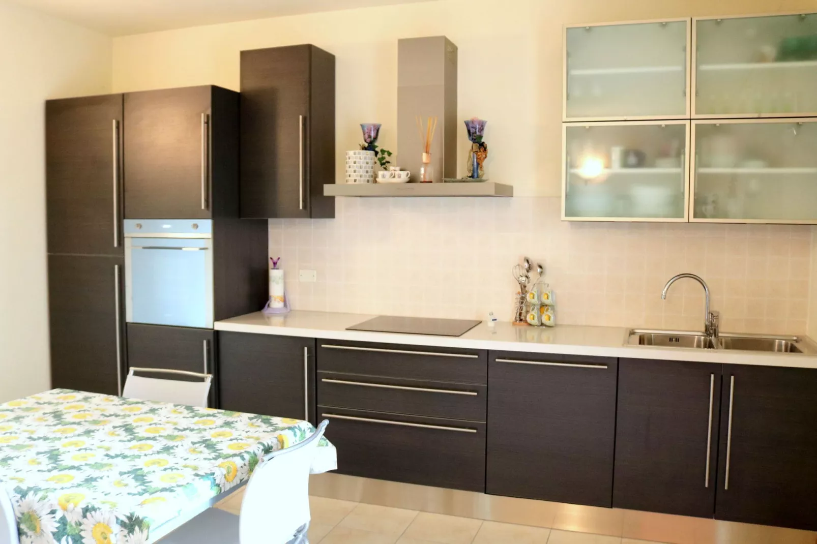 Lady Anna Tre-Kitchen