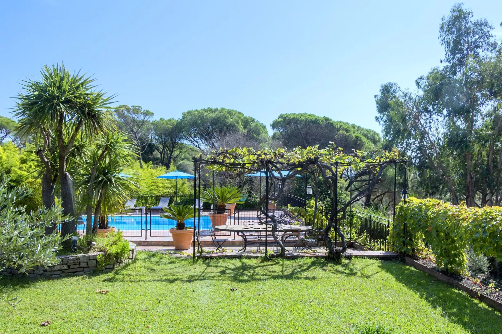 Villa Les Parasols-Vue d'été