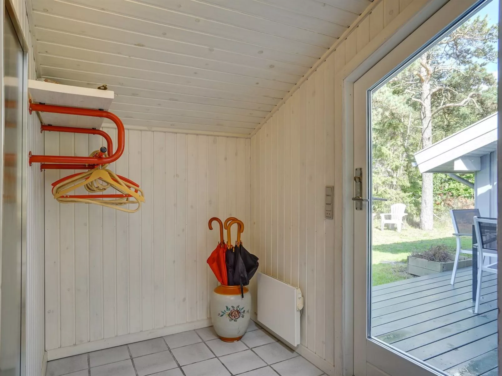"Amai" - 100m from the sea-Inside