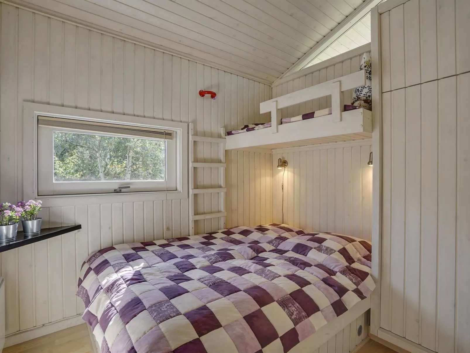 "Amai" - 100m from the sea-Inside