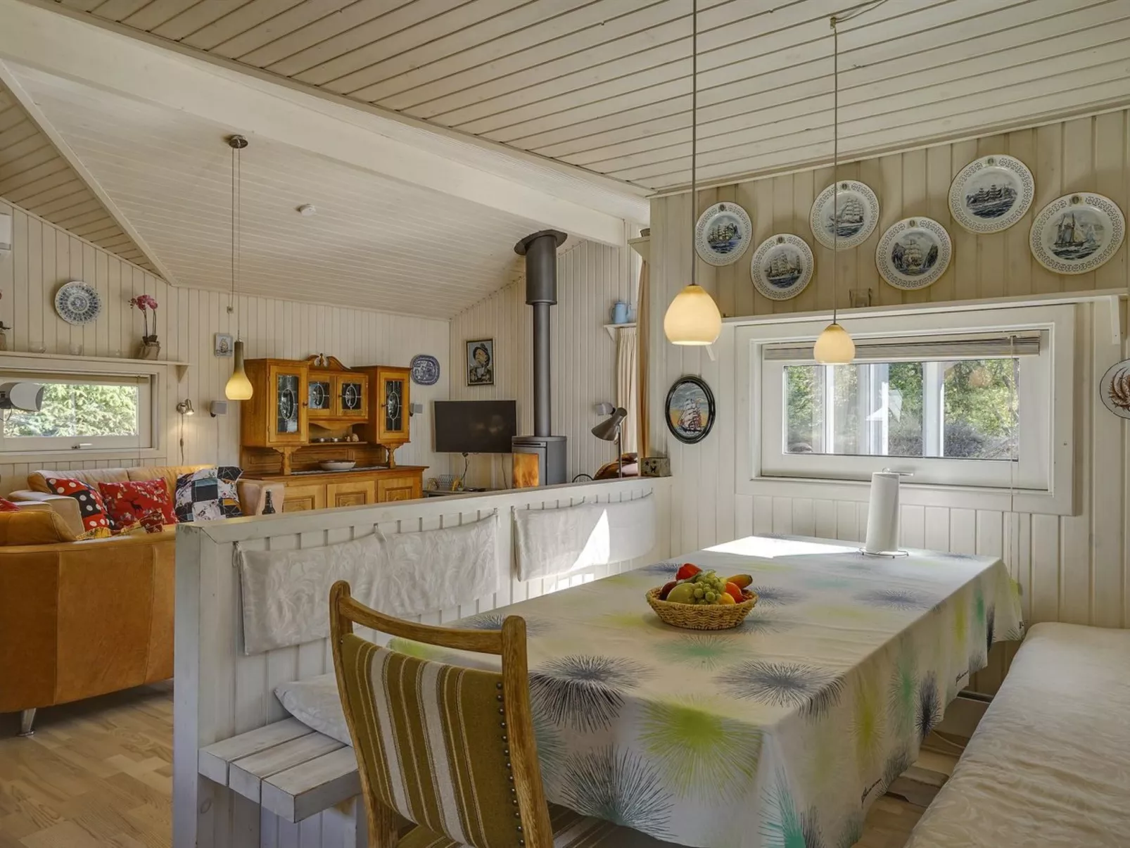 "Amai" - 100m from the sea-Inside
