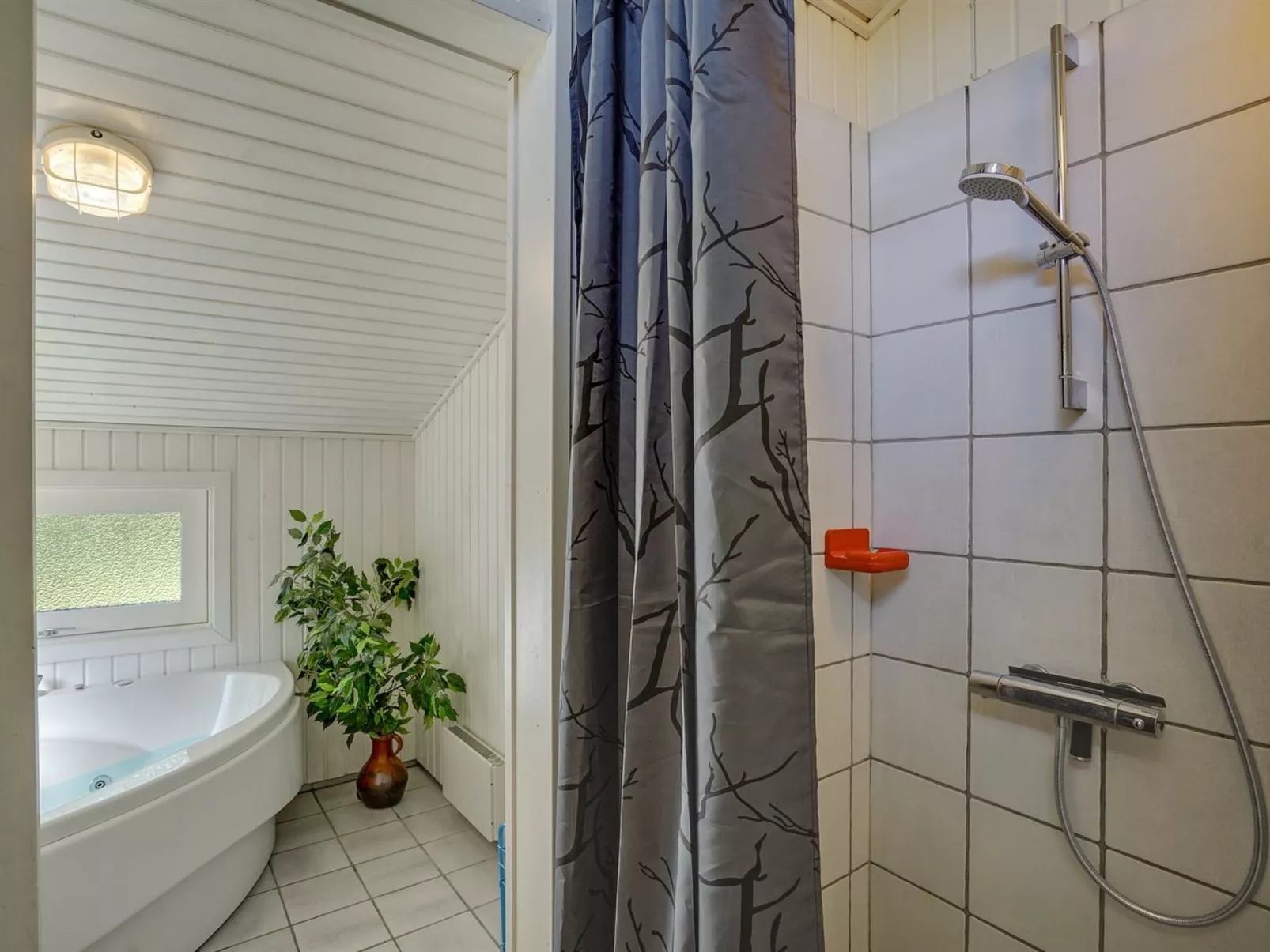 "Amai" - 100m from the sea-Inside
