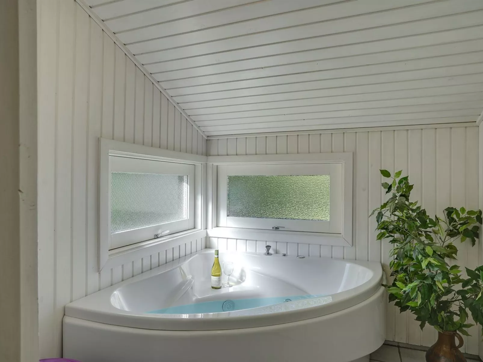 "Amai" - 100m from the sea-Inside