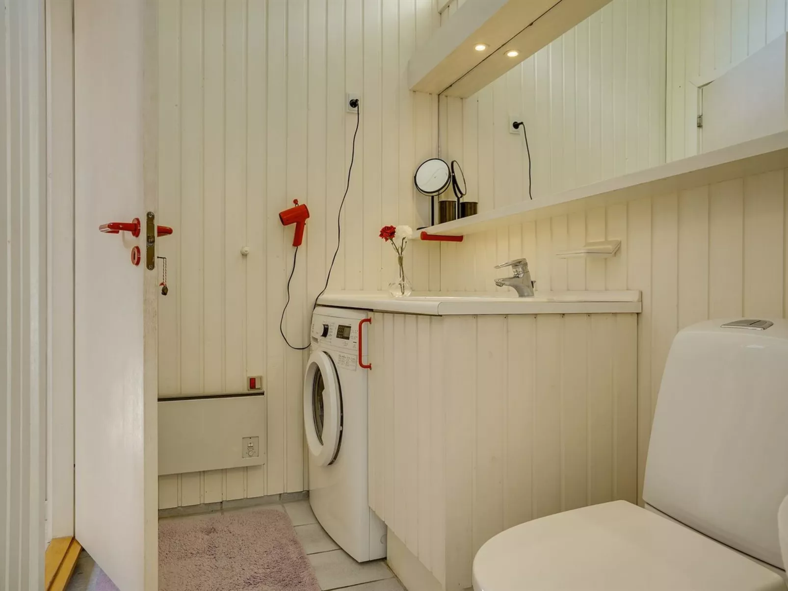 "Amai" - 100m from the sea-Inside
