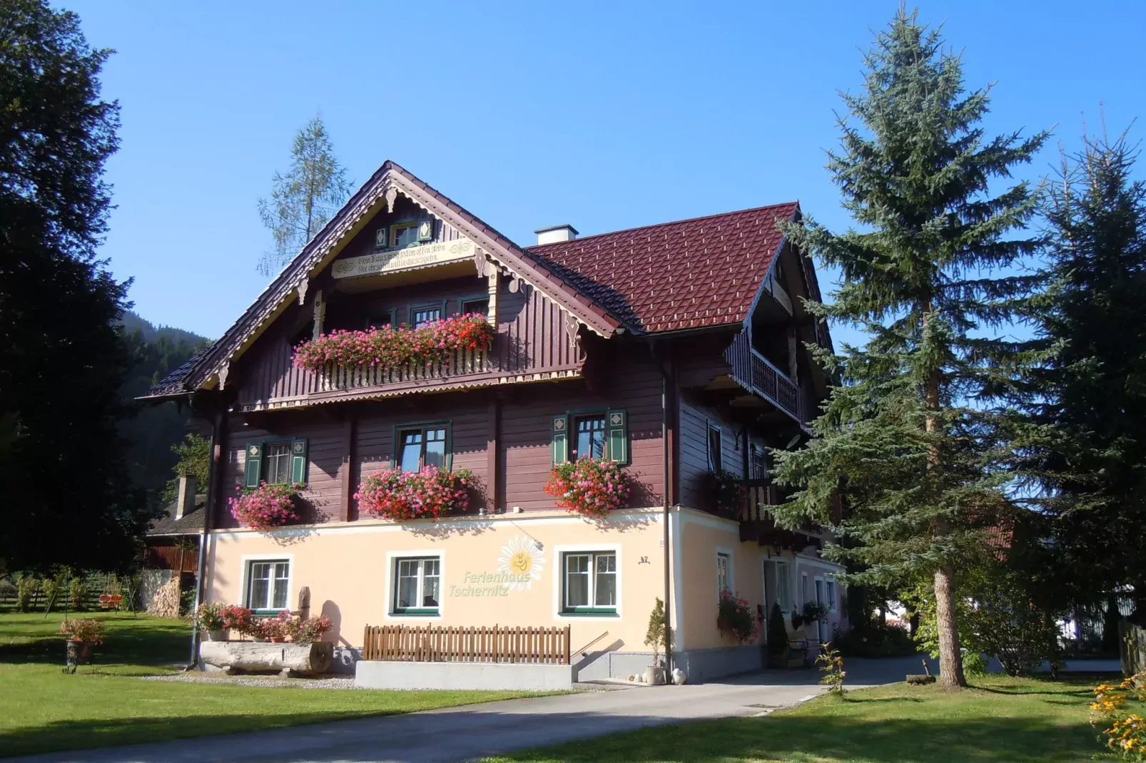 Haus Tschernitz-Exterior summer
