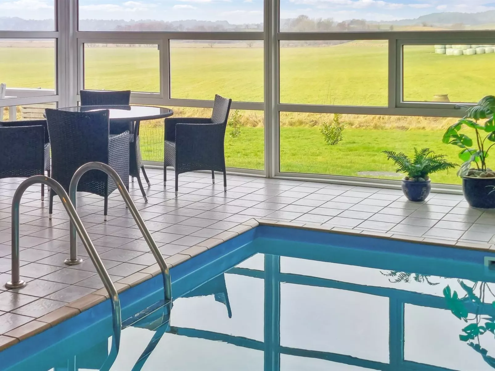 "Katharine" - 175m from the sea-Inside