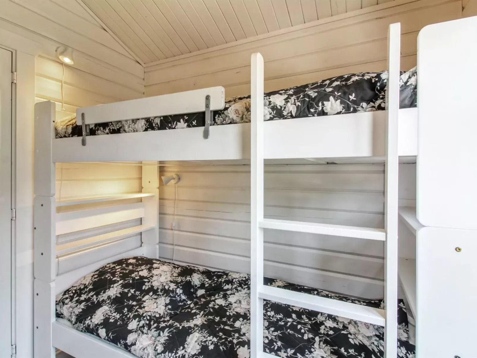 "Filomena" - 400m from the sea-Inside