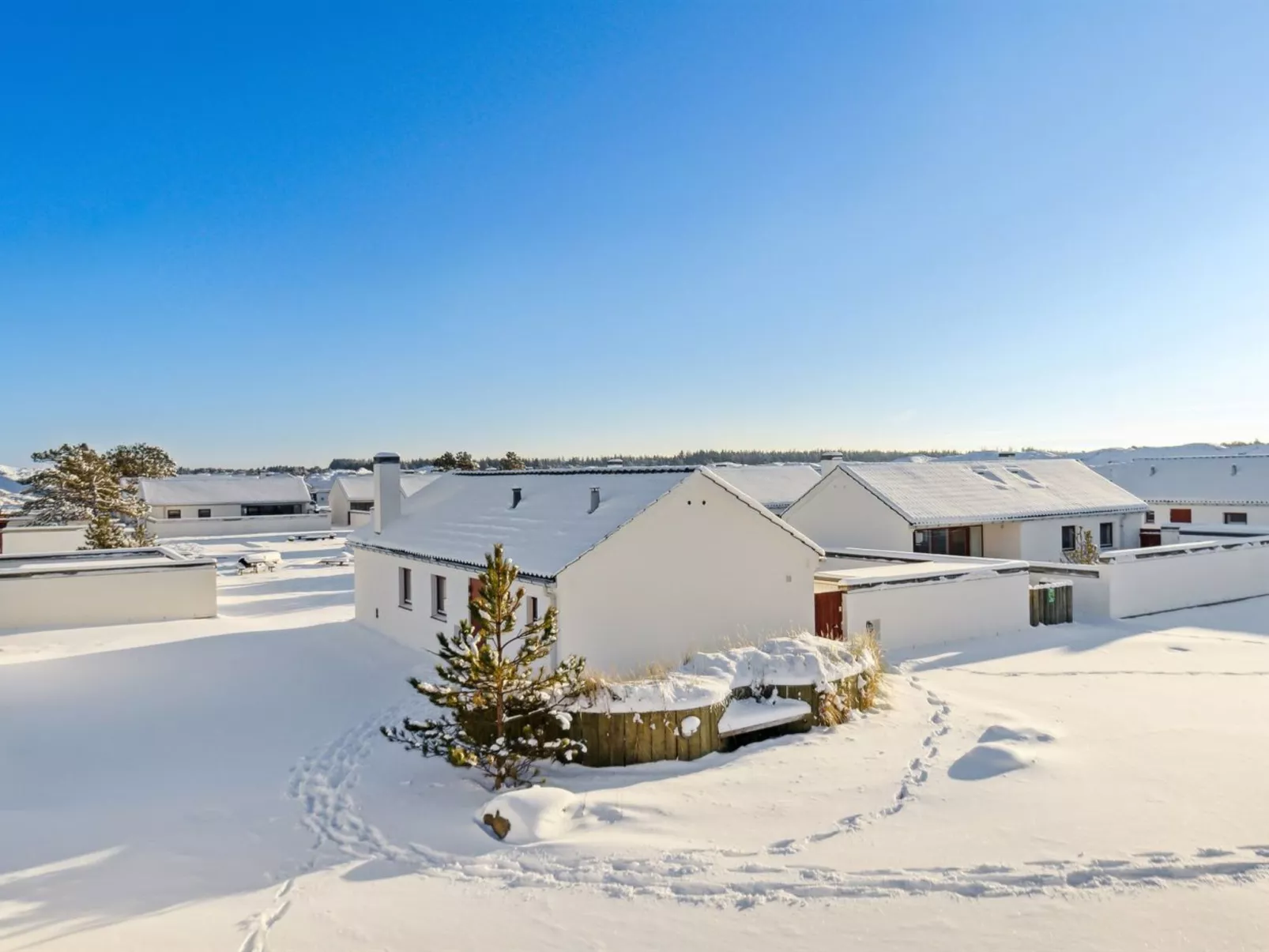 "Leny" - 900m from the sea-Outside
