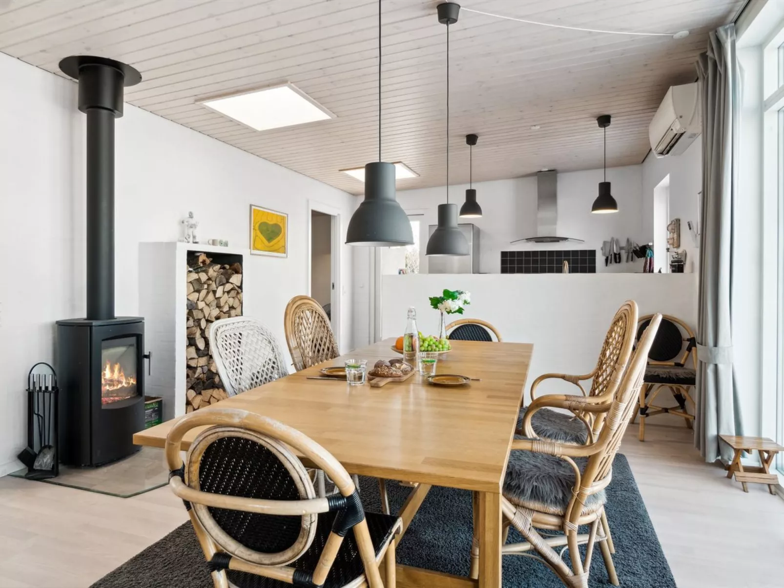 "Els" - 1.8km from the sea-Inside