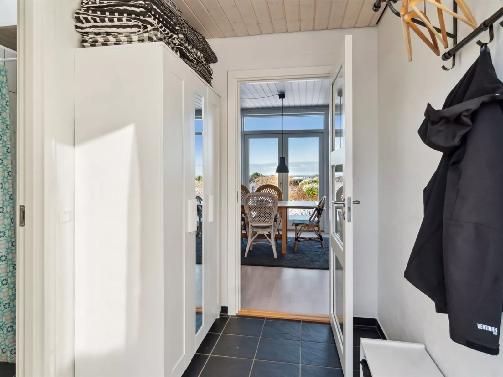 "Els" - 1.8km from the sea-Inside