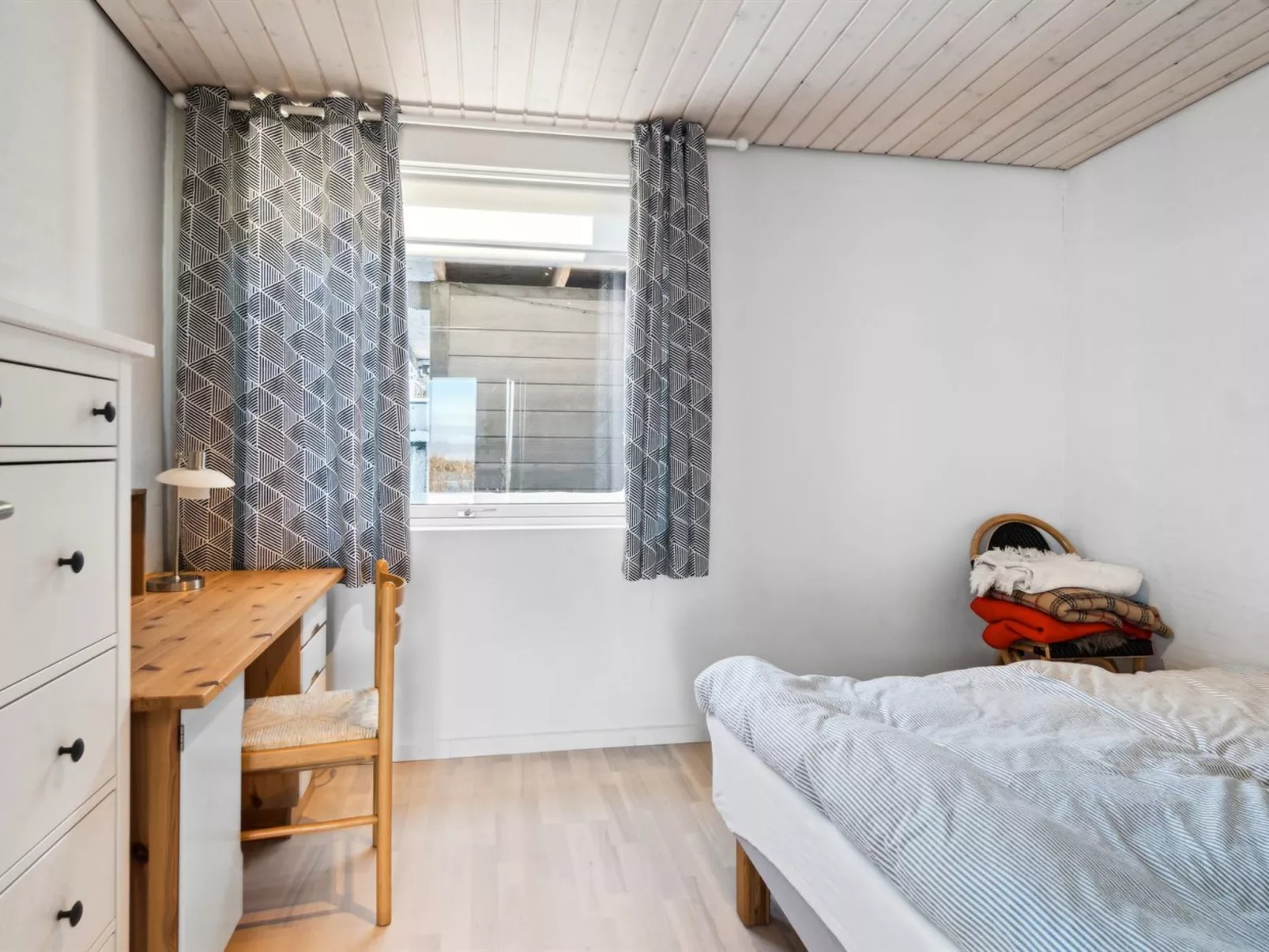 "Els" - 1.8km from the sea-Inside