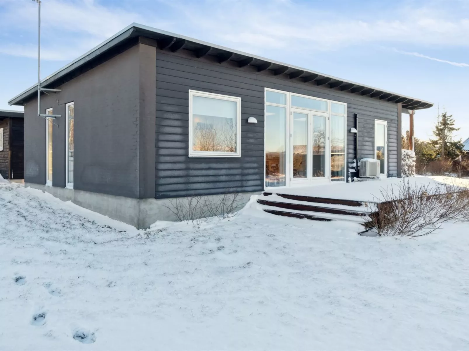 "Els" - 1.8km from the sea-Inside