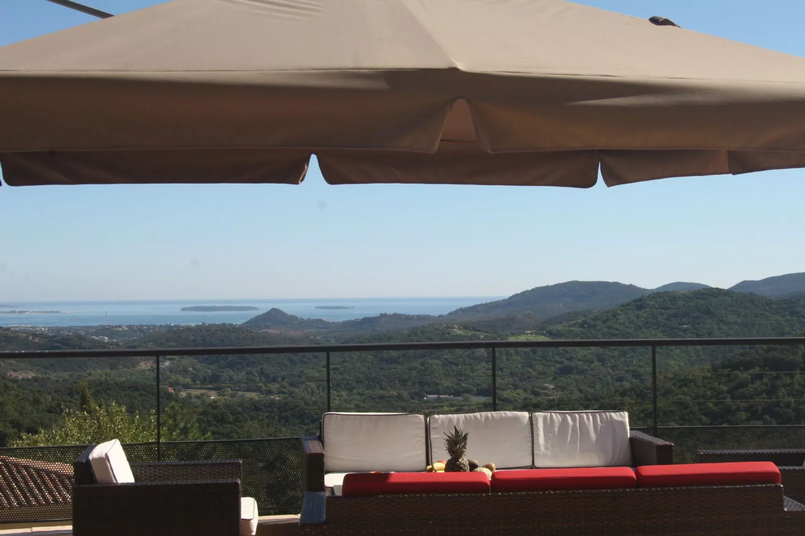 Villa le Mareret-View summer